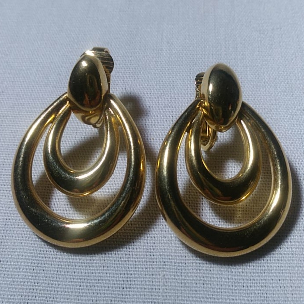 Avon Bold Oval Hoop CLIP Earrings